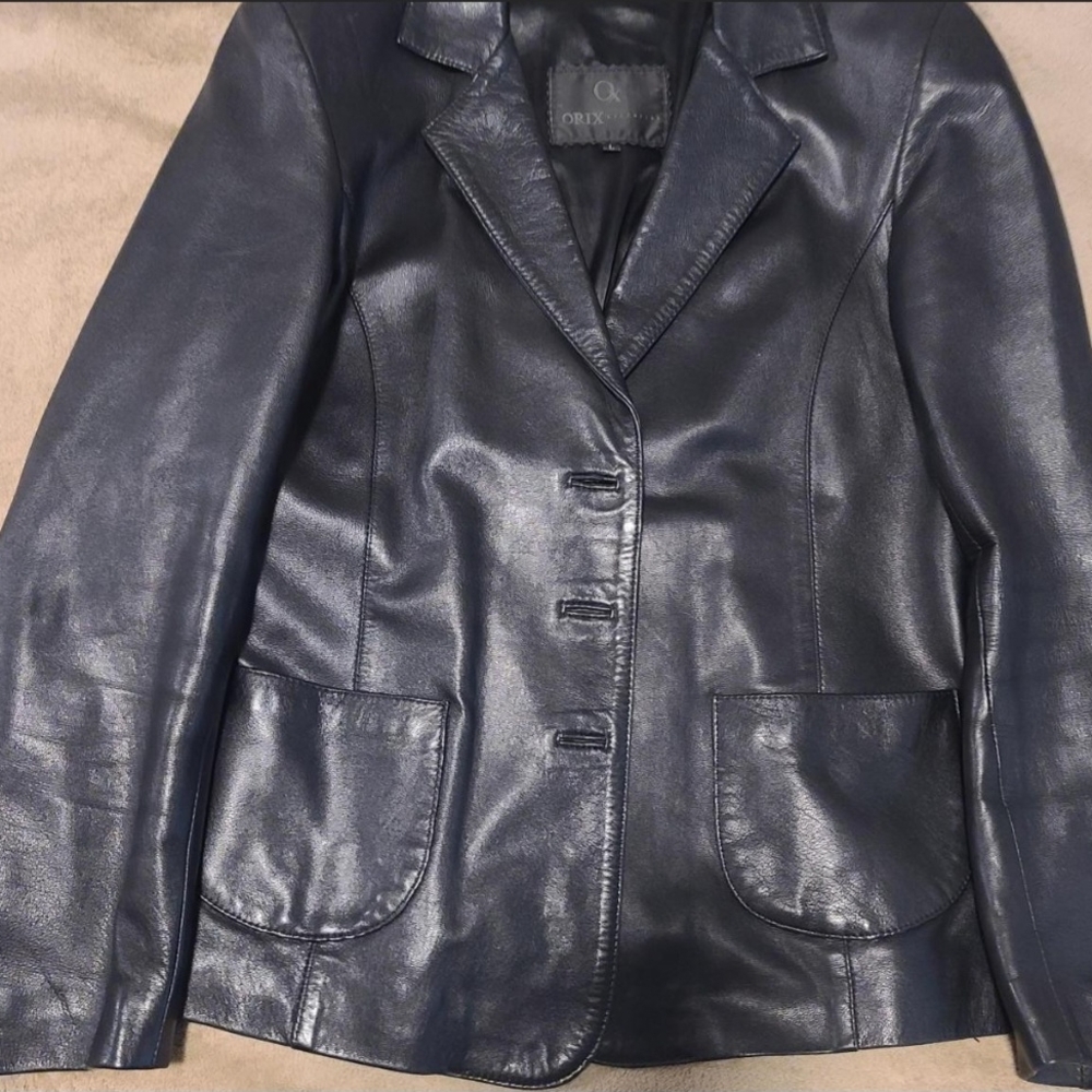 Chic Black Leather Blazer